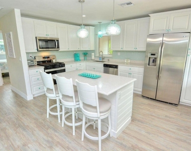 1315 Ne Flora Place - Photo Thumbnail 13