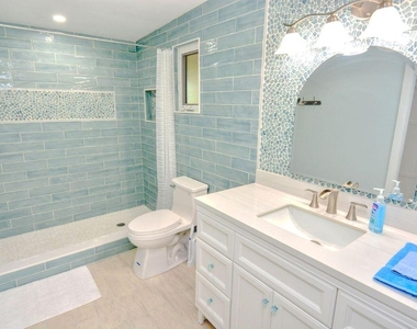 1315 Ne Flora Place - Photo Thumbnail 17