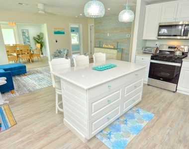 1315 Ne Flora Place - Photo Thumbnail 14
