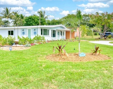 1315 Ne Flora Place - Photo Thumbnail 2