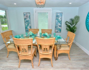 1315 Ne Flora Place - Photo Thumbnail 10