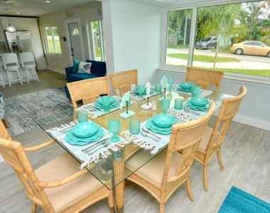 1315 Ne Flora Place - Photo Thumbnail 9