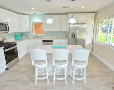 1315 Ne Flora Place - Photo Thumbnail 12