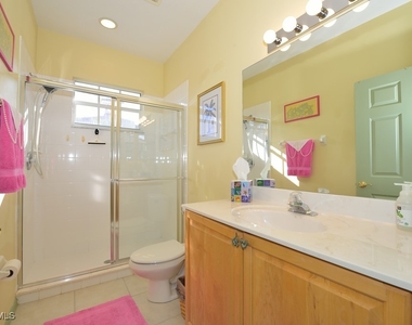 8125 Celeste Drive - Photo Thumbnail 9