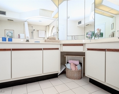 565 Beachwalk Circle - Photo Thumbnail 16