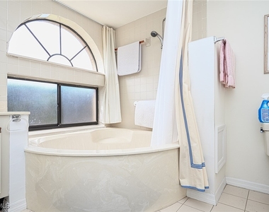 565 Beachwalk Circle - Photo Thumbnail 18