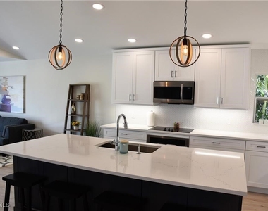 803 104th Avenue N - Photo Thumbnail 3