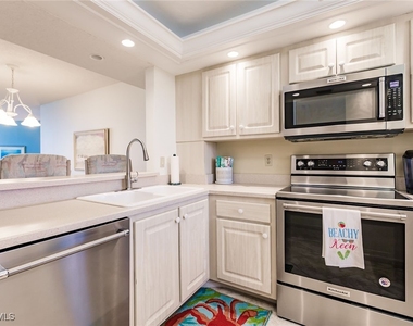 260 Seaview Court - Photo Thumbnail 12
