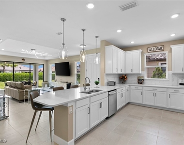 15189 Sacile Street - Photo Thumbnail 11