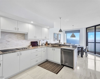 8171 Bay Colony Drive - Photo Thumbnail 5