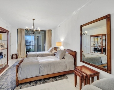 8171 Bay Colony Drive - Photo Thumbnail 12