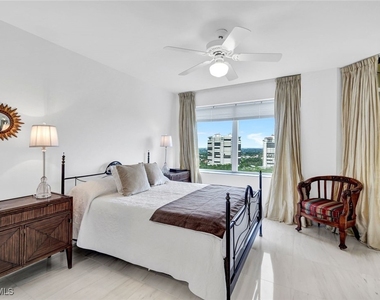 8171 Bay Colony Drive - Photo Thumbnail 14