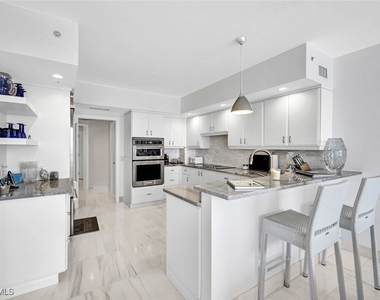 8171 Bay Colony Drive - Photo Thumbnail 7
