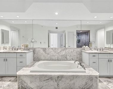 8171 Bay Colony Drive - Photo Thumbnail 11