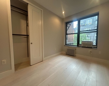 1BR in Lower East Side - Photo Thumbnail 4