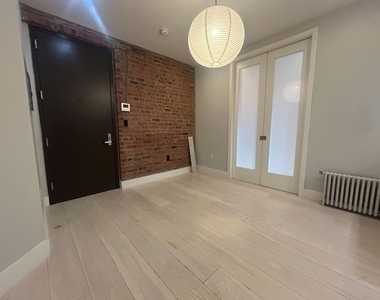 1BR in Lower East Side - Photo Thumbnail 3