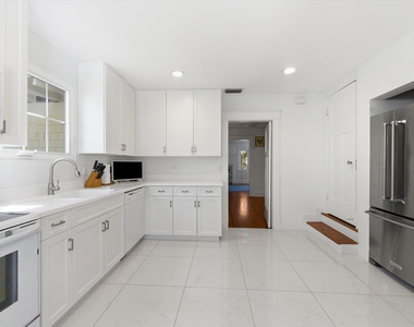 141 Chilean Avenue - Photo Thumbnail 11