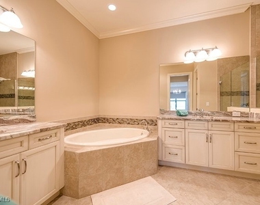 6564 Roma Way - Photo Thumbnail 12