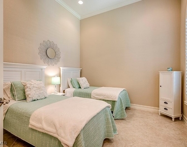 6564 Roma Way - Photo Thumbnail 15