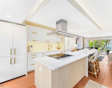 250 7th Avenue S - Photo Thumbnail 4
