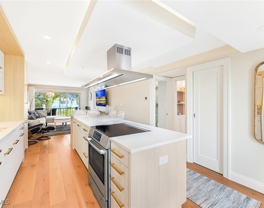250 7th Avenue S - Photo Thumbnail 5