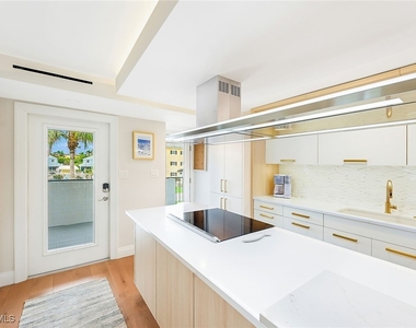 250 7th Avenue S - Photo Thumbnail 7