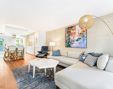 250 7th Avenue S - Photo Thumbnail 2