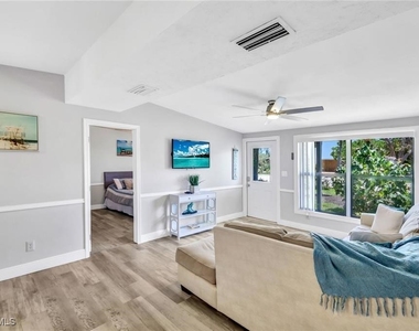 2047 Harbor Lane - Photo Thumbnail 4
