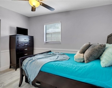 2047 Harbor Lane - Photo Thumbnail 19