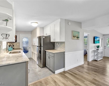 2047 Harbor Lane - Photo Thumbnail 6