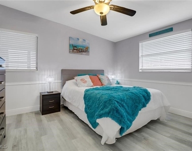 2047 Harbor Lane - Photo Thumbnail 11