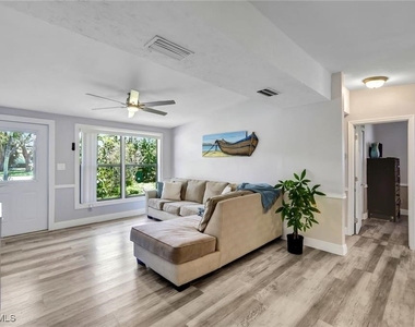 2047 Harbor Lane - Photo Thumbnail 5