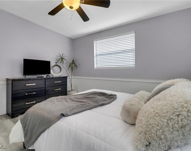 2047 Harbor Lane - Photo Thumbnail 16