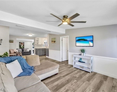 2047 Harbor Lane - Photo Thumbnail 29