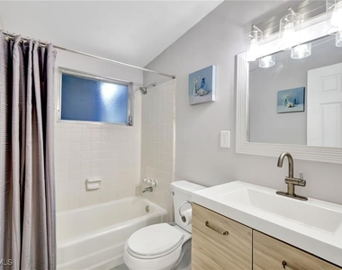 2047 Harbor Lane - Photo Thumbnail 14