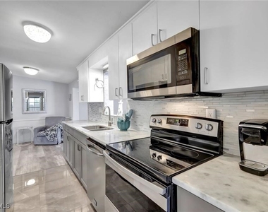 2047 Harbor Lane - Photo Thumbnail 3