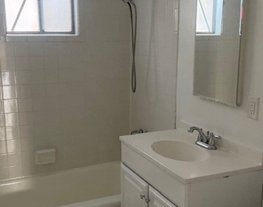 350 E Desert Inn Road - Photo Thumbnail 7