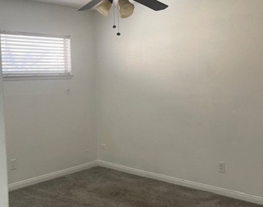 350 E Desert Inn Road - Photo Thumbnail 21