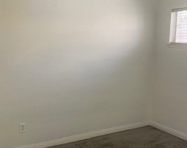 350 E Desert Inn Road - Photo Thumbnail 20