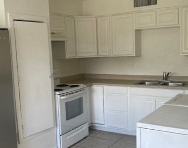 350 E Desert Inn Road - Photo Thumbnail 16