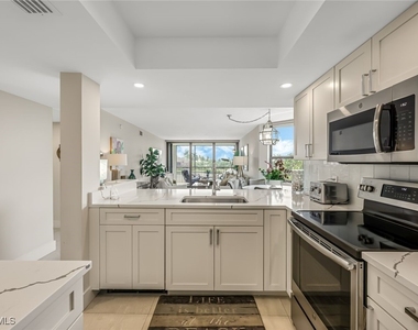 10562 Gulf Shore Drive - Photo Thumbnail 7