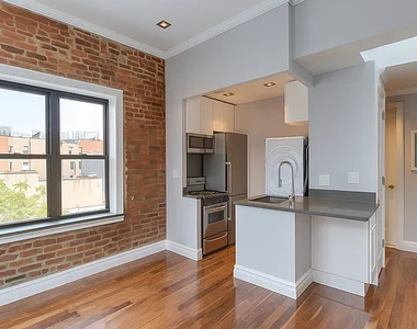 68 Clinton Street - Photo Thumbnail 4