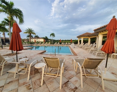 9521 Avellino Way - Photo Thumbnail 12