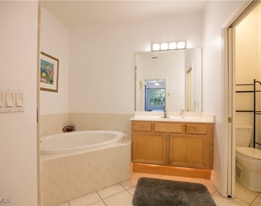 3964 Bishopwood Court E - Photo Thumbnail 11