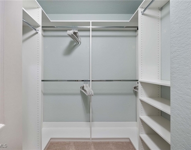 9735 Acqua Court - Photo Thumbnail 12