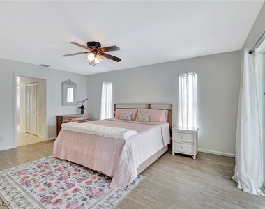 5859 Westbourgh Court - Photo Thumbnail 11