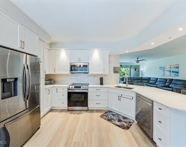 6914 Satinleaf Road N - Photo Thumbnail 9