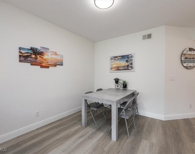 6914 Satinleaf Road N - Photo Thumbnail 5