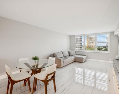 201 N Ocean Boulevard - Photo Thumbnail 4
