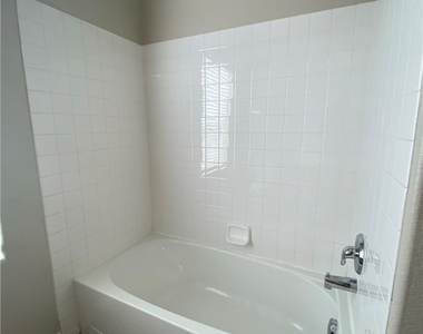 3504 Desert Cliff Street - Photo Thumbnail 15